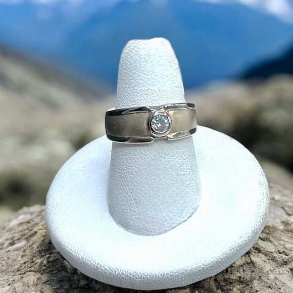 🌺Vintage Sterling & Brushed Gold CZ Ring - Picture 4 of 12